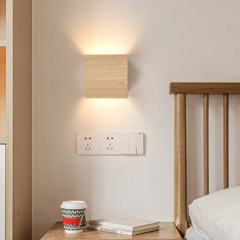 Applique murale LED en bois nordique carrée
