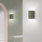 Applique murale design moderne en résine cannelée vert - couloir